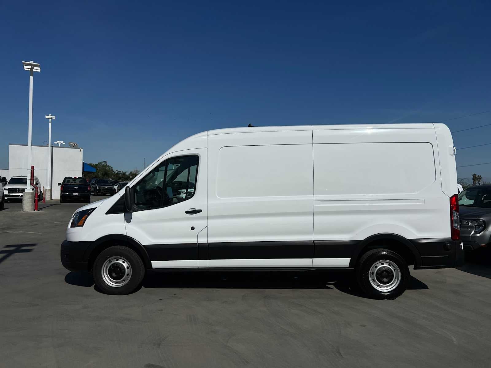 2024 Ford Transit 148 WB Medium Roof Cargo
