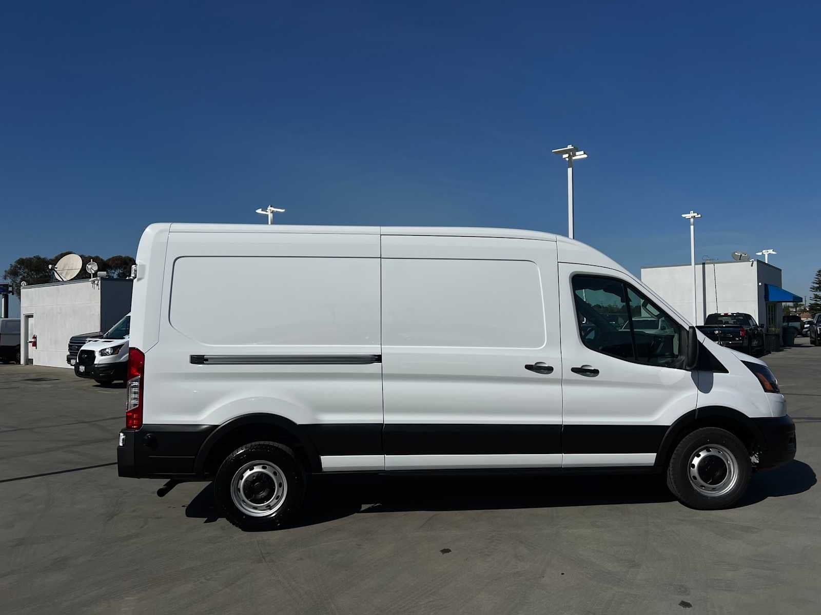 2024 Ford Transit 148 WB Medium Roof Cargo