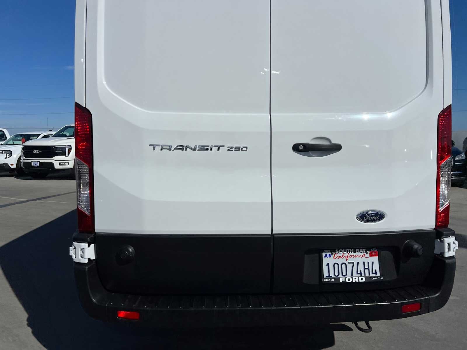 2024 Ford Transit 148 WB Medium Roof Cargo