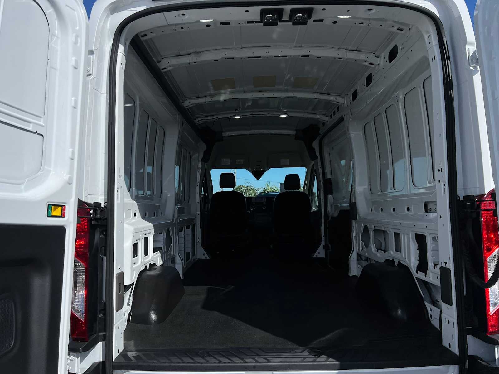2024 Ford Transit 148 WB Medium Roof Cargo