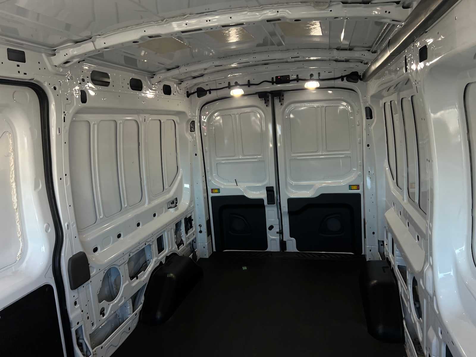 2024 Ford Transit 148 WB Medium Roof Cargo