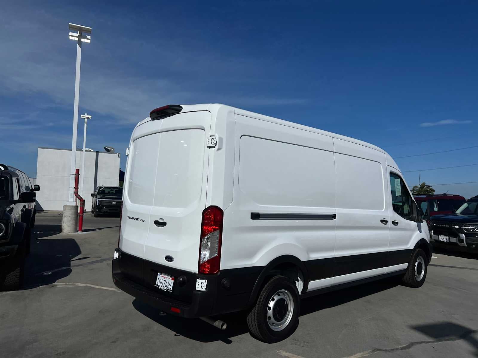 2024 Ford Transit 148 WB Medium Roof Cargo