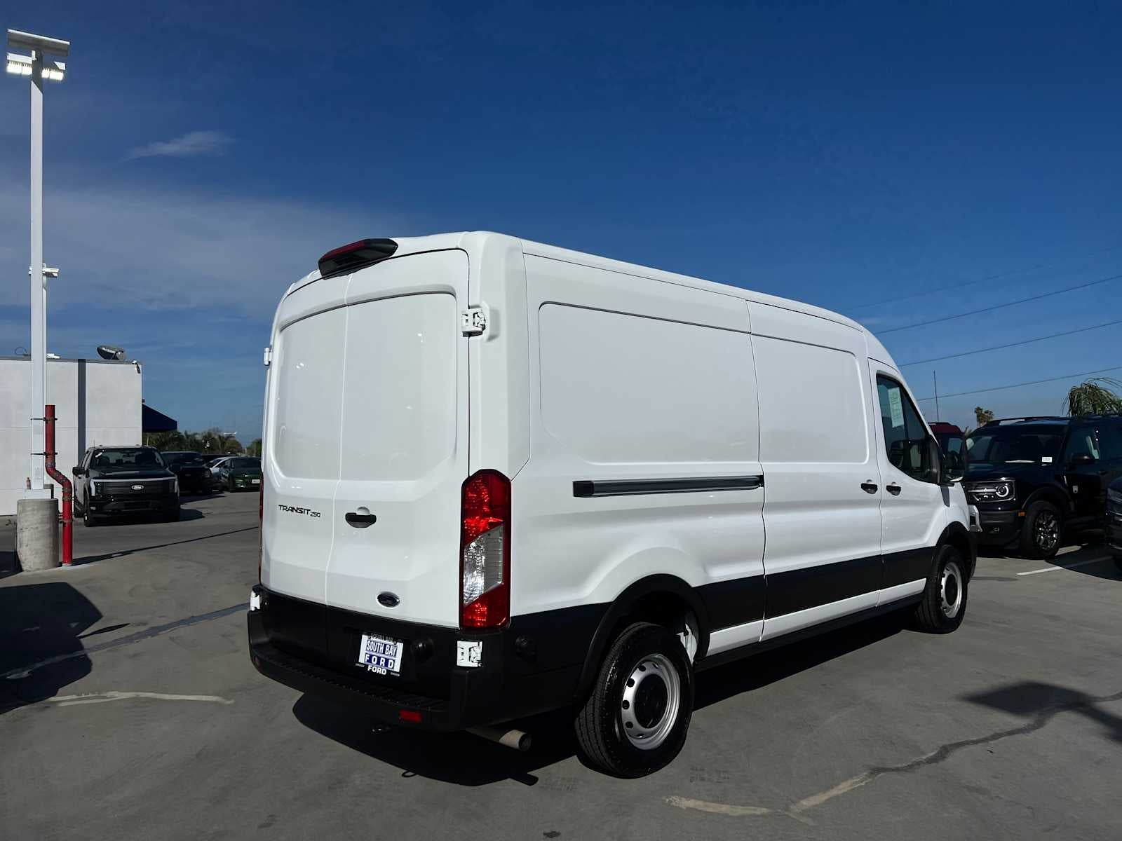 2024 Ford Transit T-250 148" Med Rf 9070 GVWR RWD