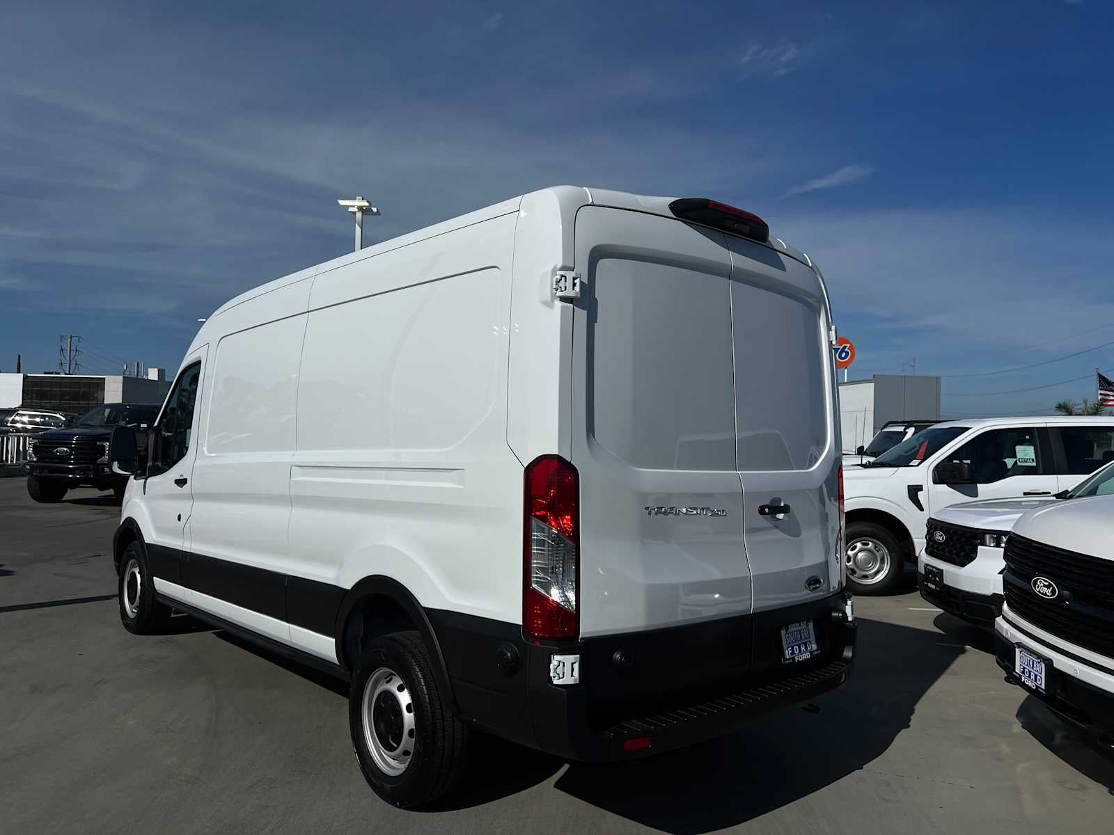 2024 Ford Transit T-250 148" Med Rf 9070 GVWR RWD