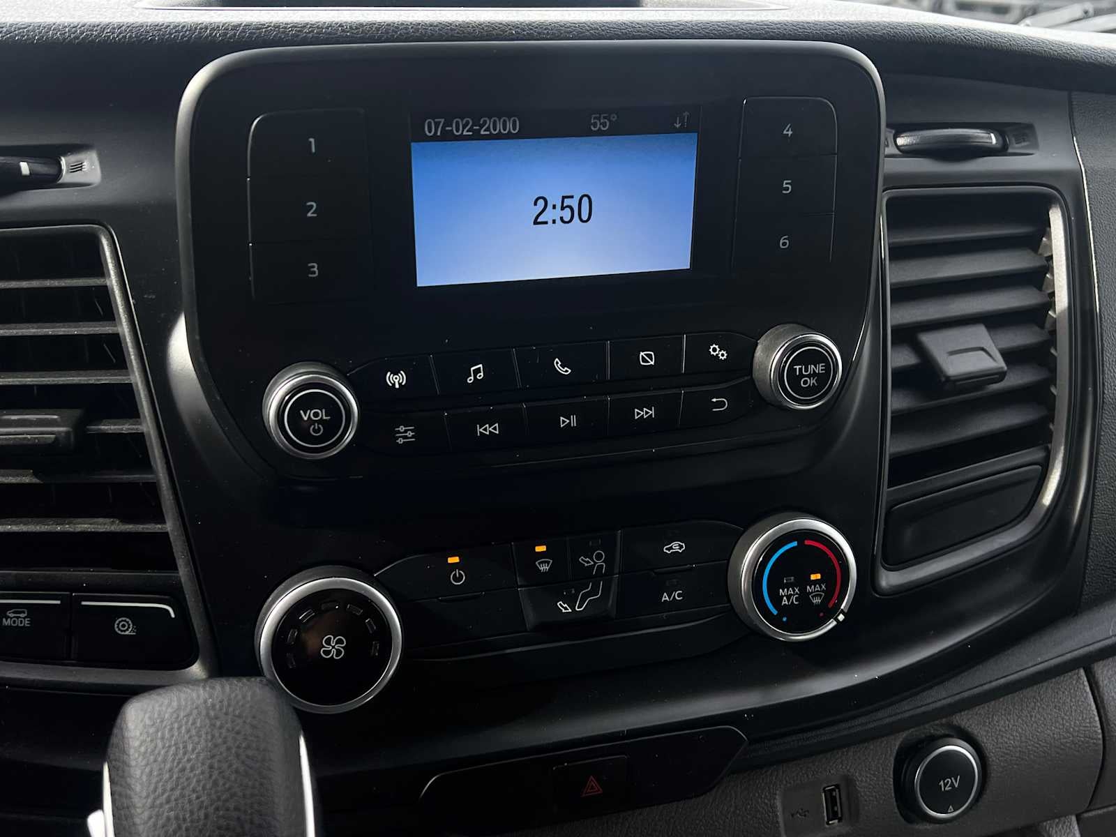 2022 Ford Transit T-250 130" Med Rf 9070 GVWR RWD