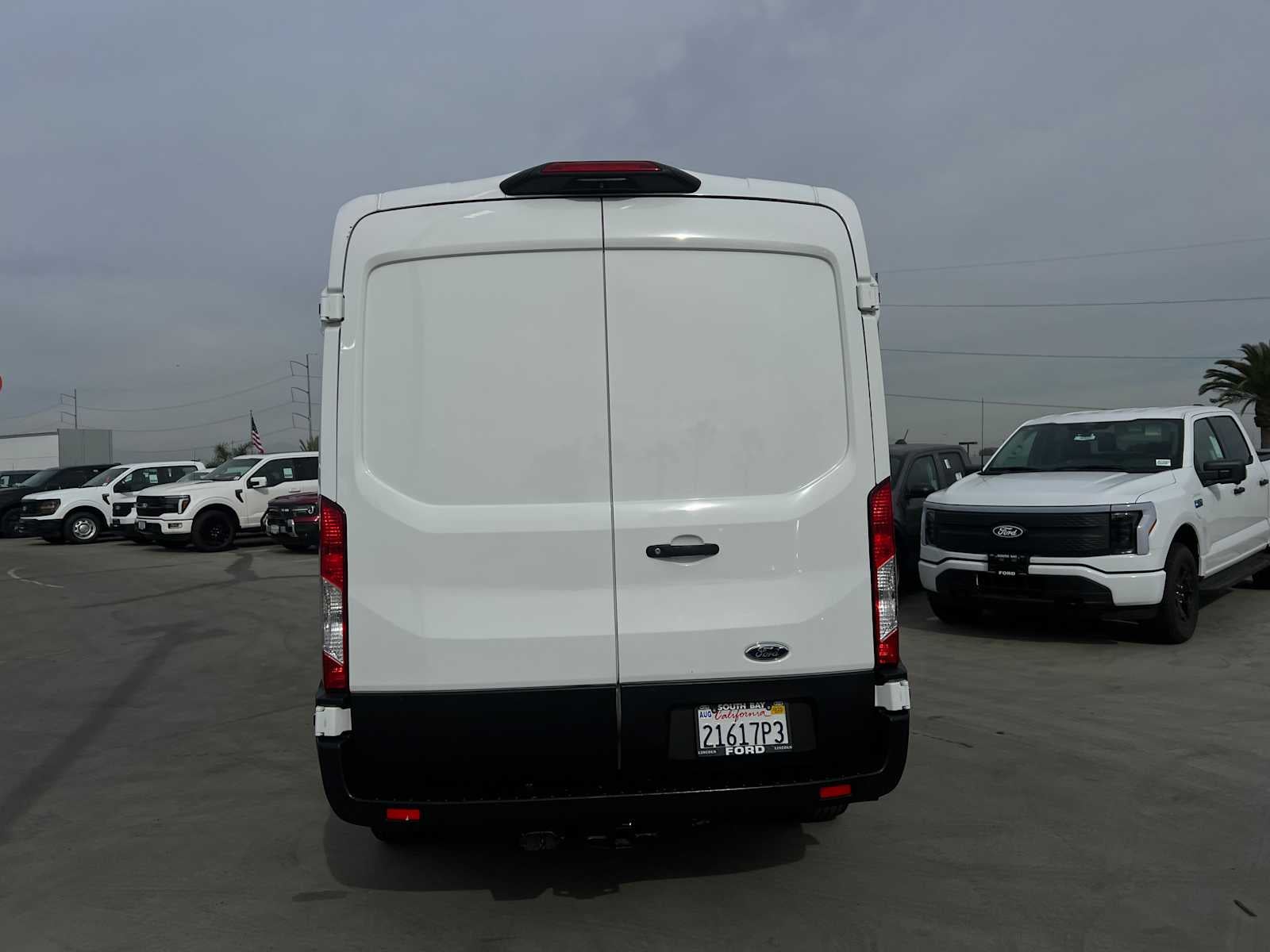 2022 Ford Transit T-250 130" Med Rf 9070 GVWR RWD