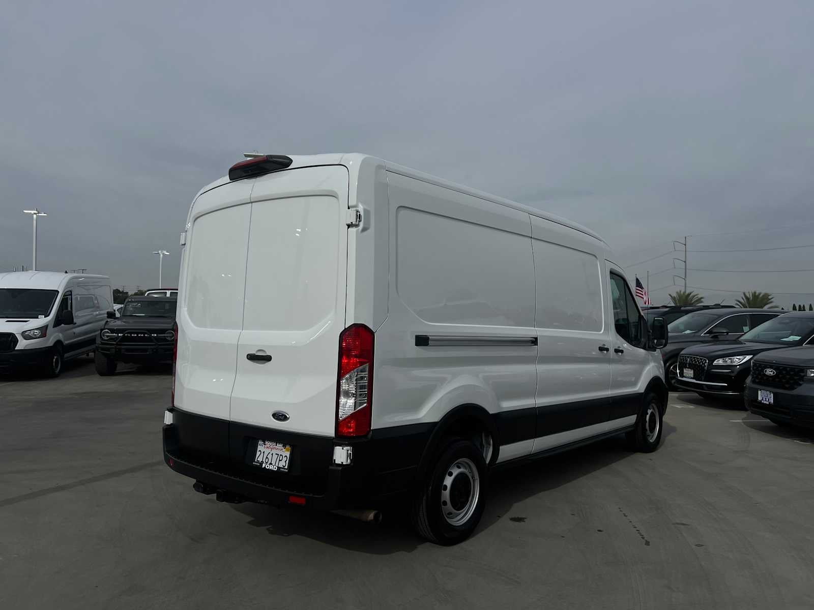2022 Ford Transit T-250 130" Med Rf 9070 GVWR RWD