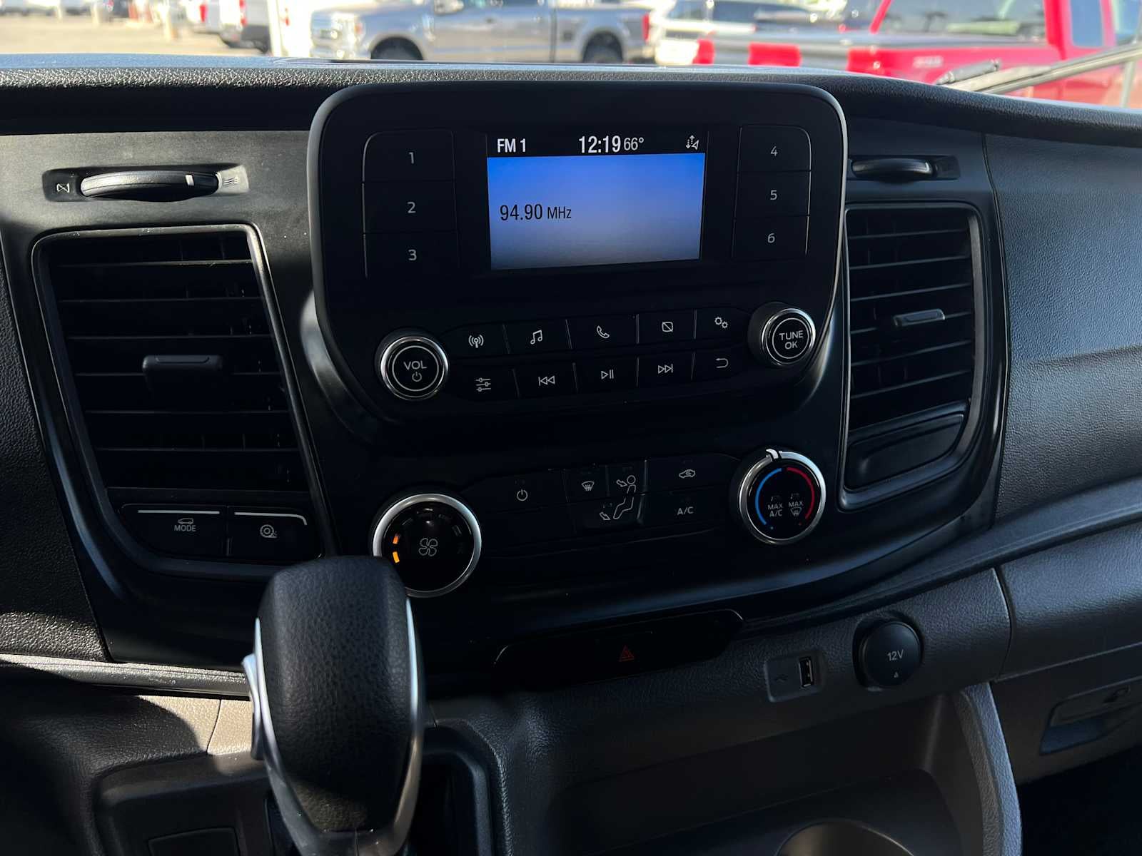 2024 Ford Transit 148 WB Medium Roof Cargo