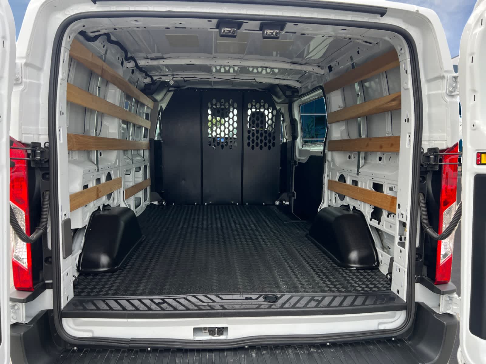 2025 Ford Transit Cargo Van T-250 130" Low Rf 9070 GVWR RWD
