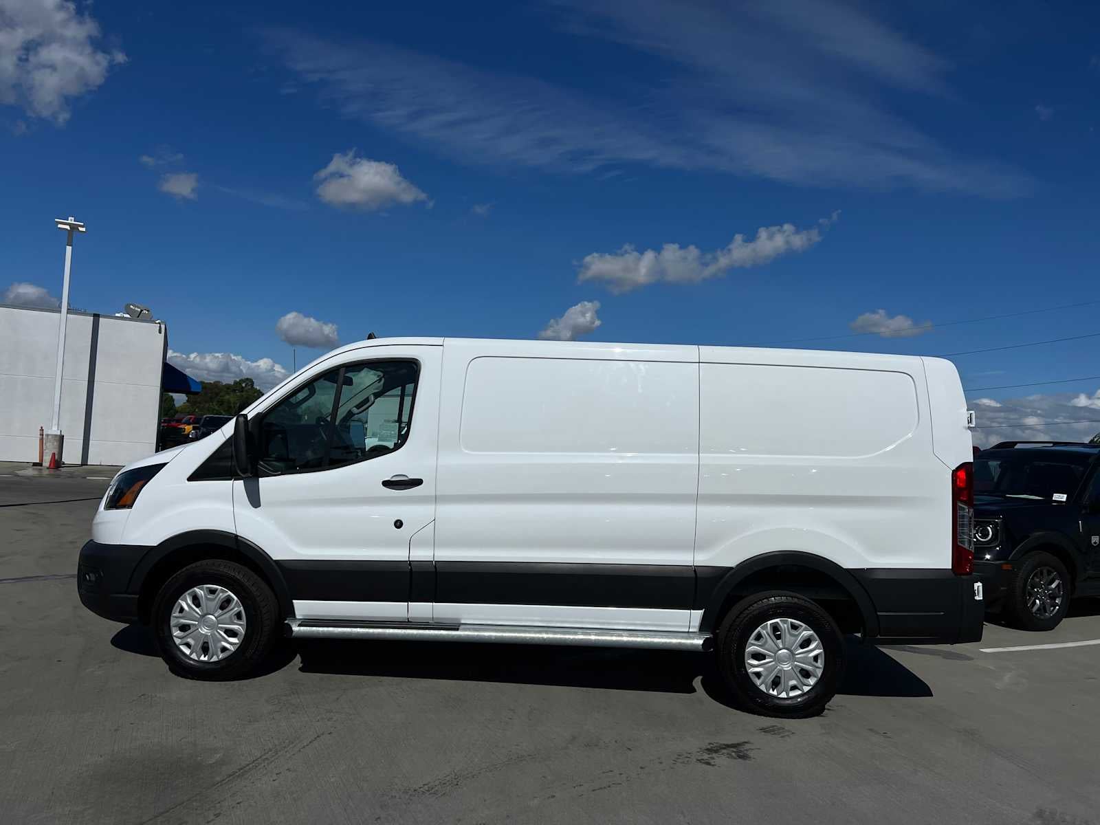 2024 Ford Transit T-250 130" Low Rf 9070 GVWR RWD