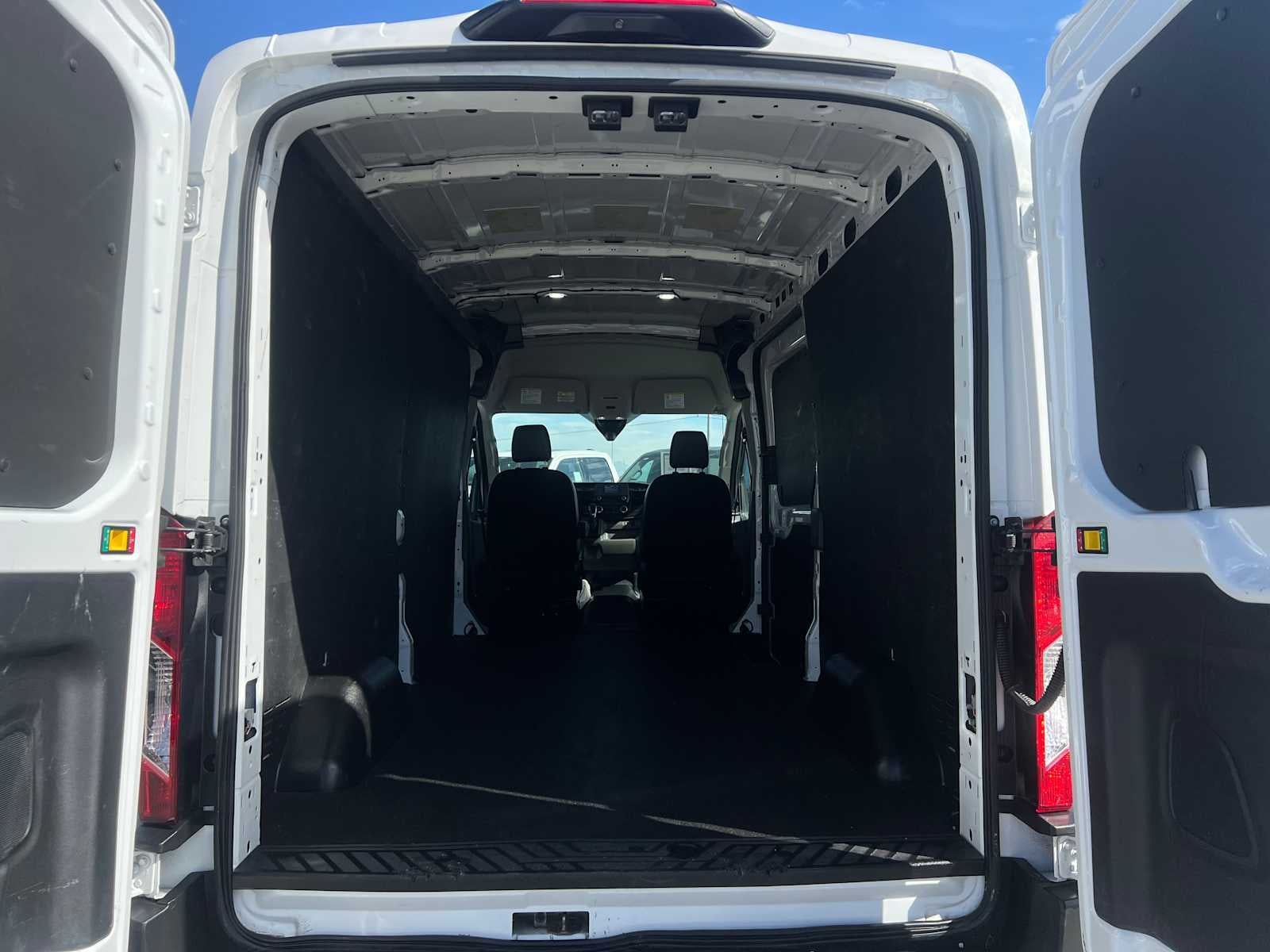 2023 Ford Transit T-250 130" Med Rf 9070 GVWR AWD