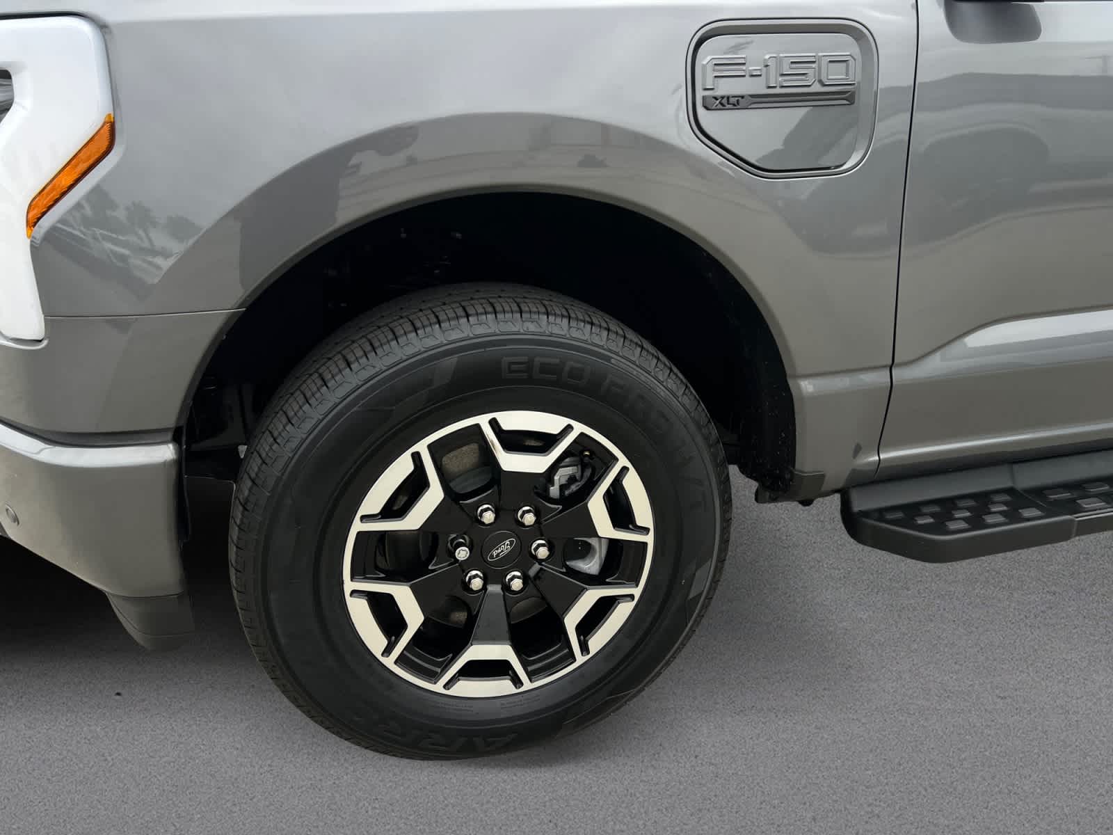 2023 Ford F-150 Lightning XLT