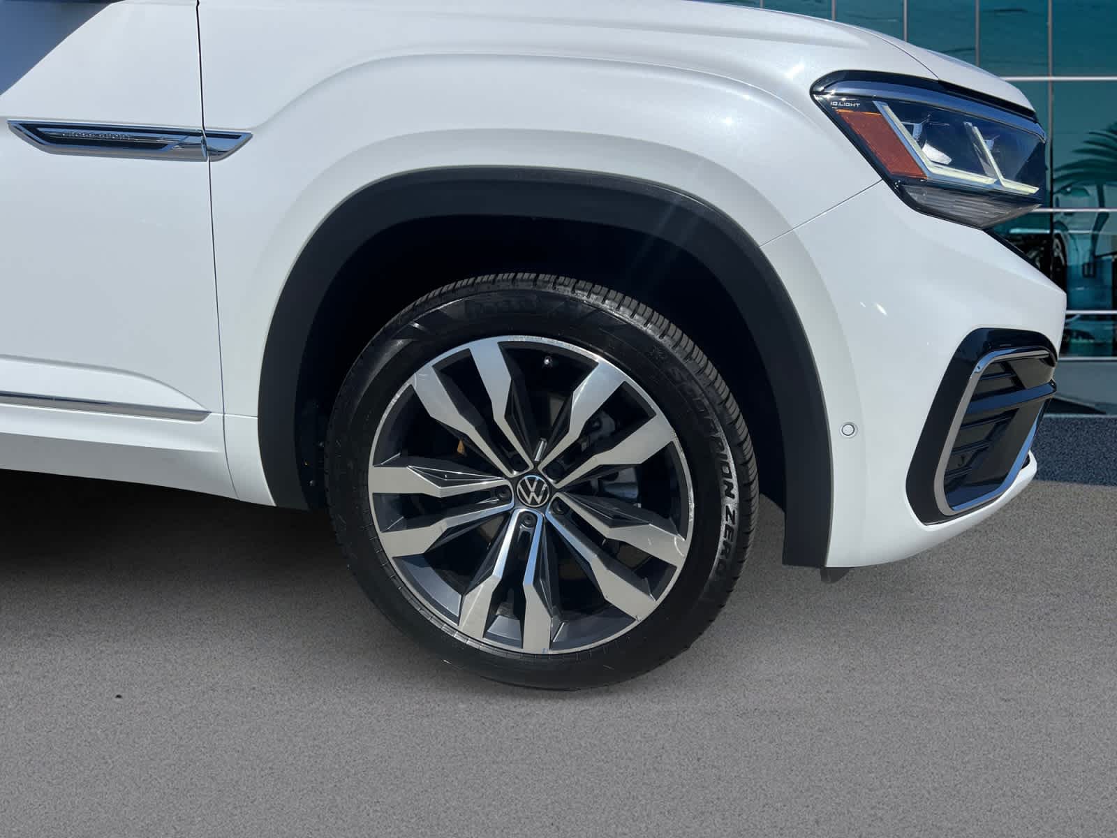2023 Volkswagen Atlas Cross Sport 3.6L V6 SEL Premium R-Line