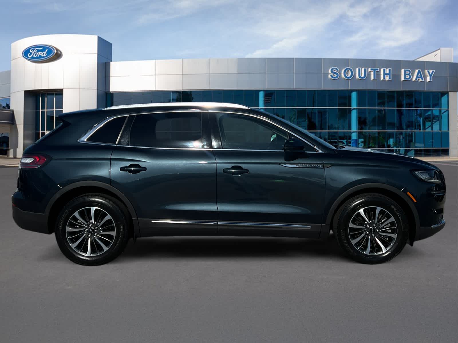 2023 Lincoln Nautilus Standard