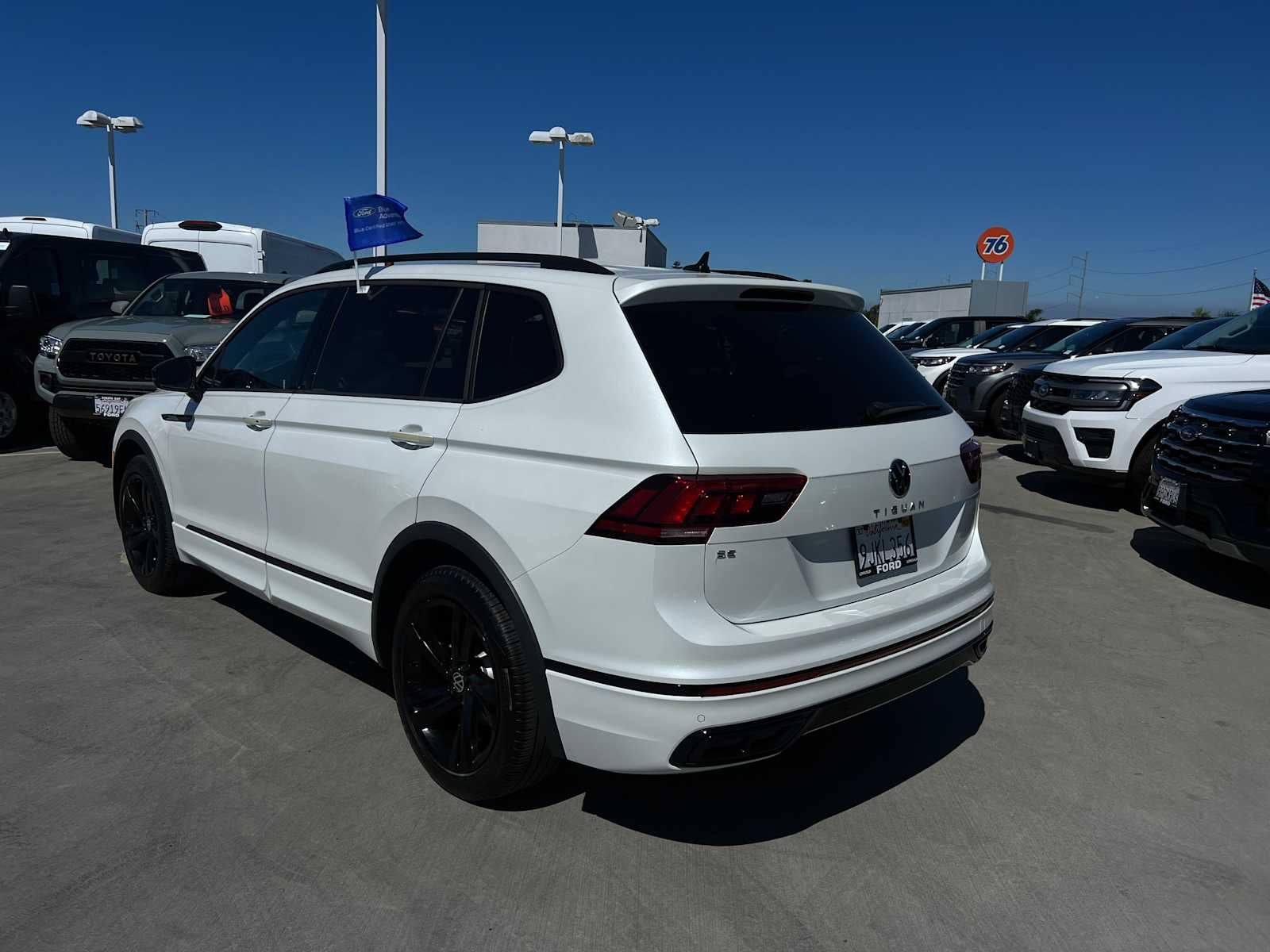 2023 Volkswagen Tiguan SE R-Line Black