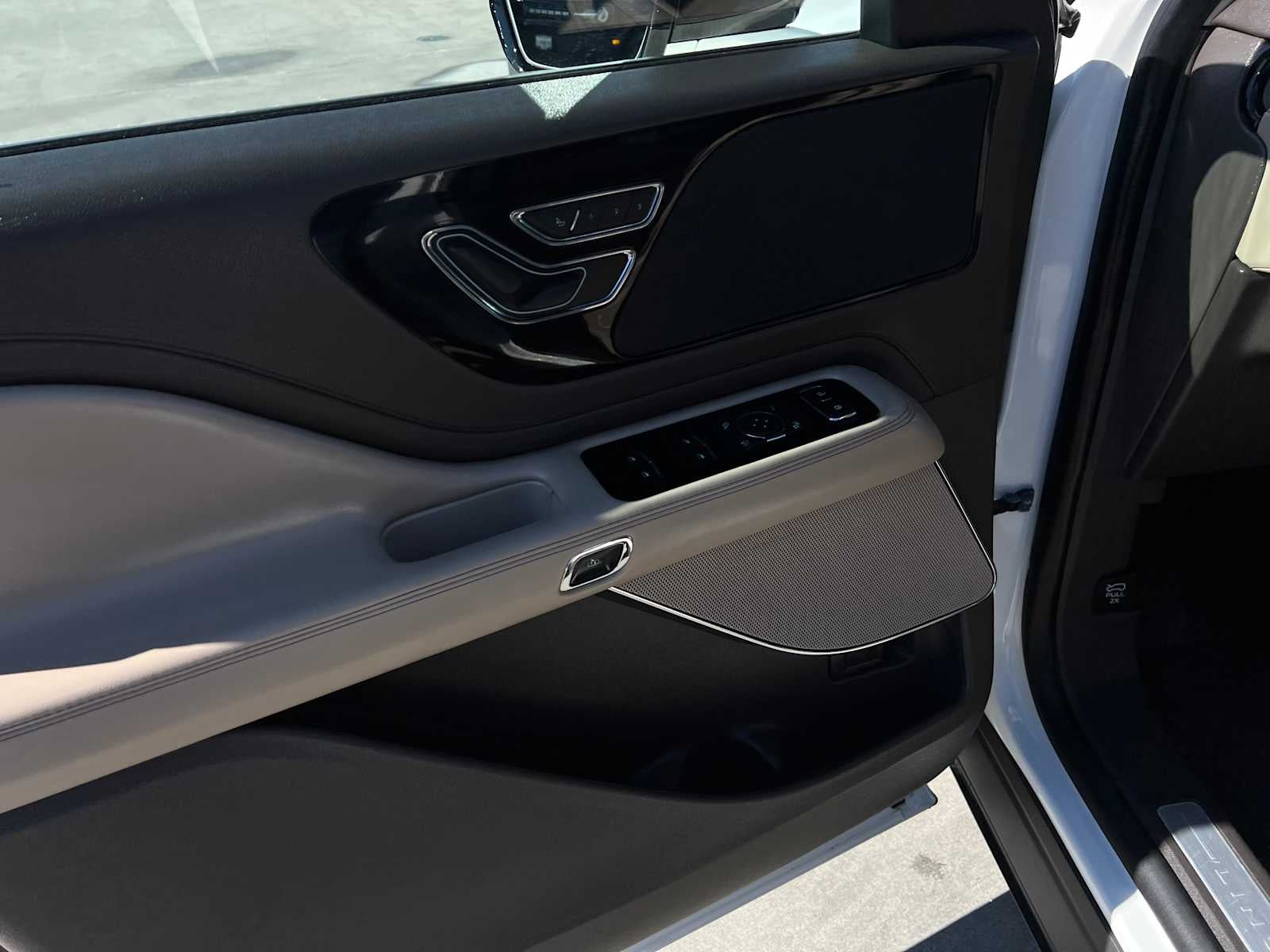 2023 Lincoln Aviator Standard