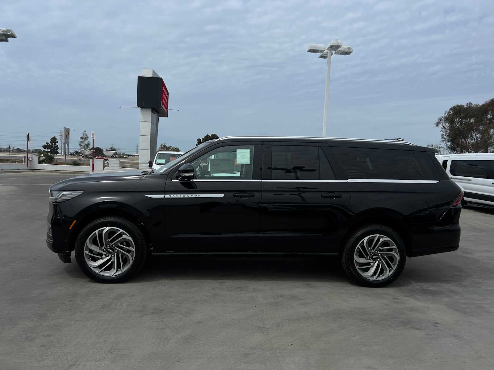 2025 Lincoln Navigator Reserve L - Photo 25