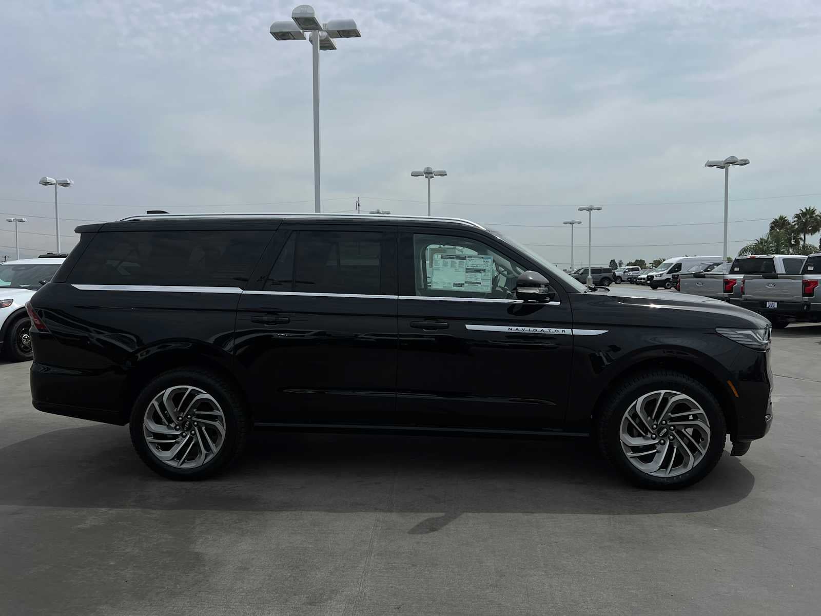 2025 Lincoln Navigator Reserve L - Photo 27