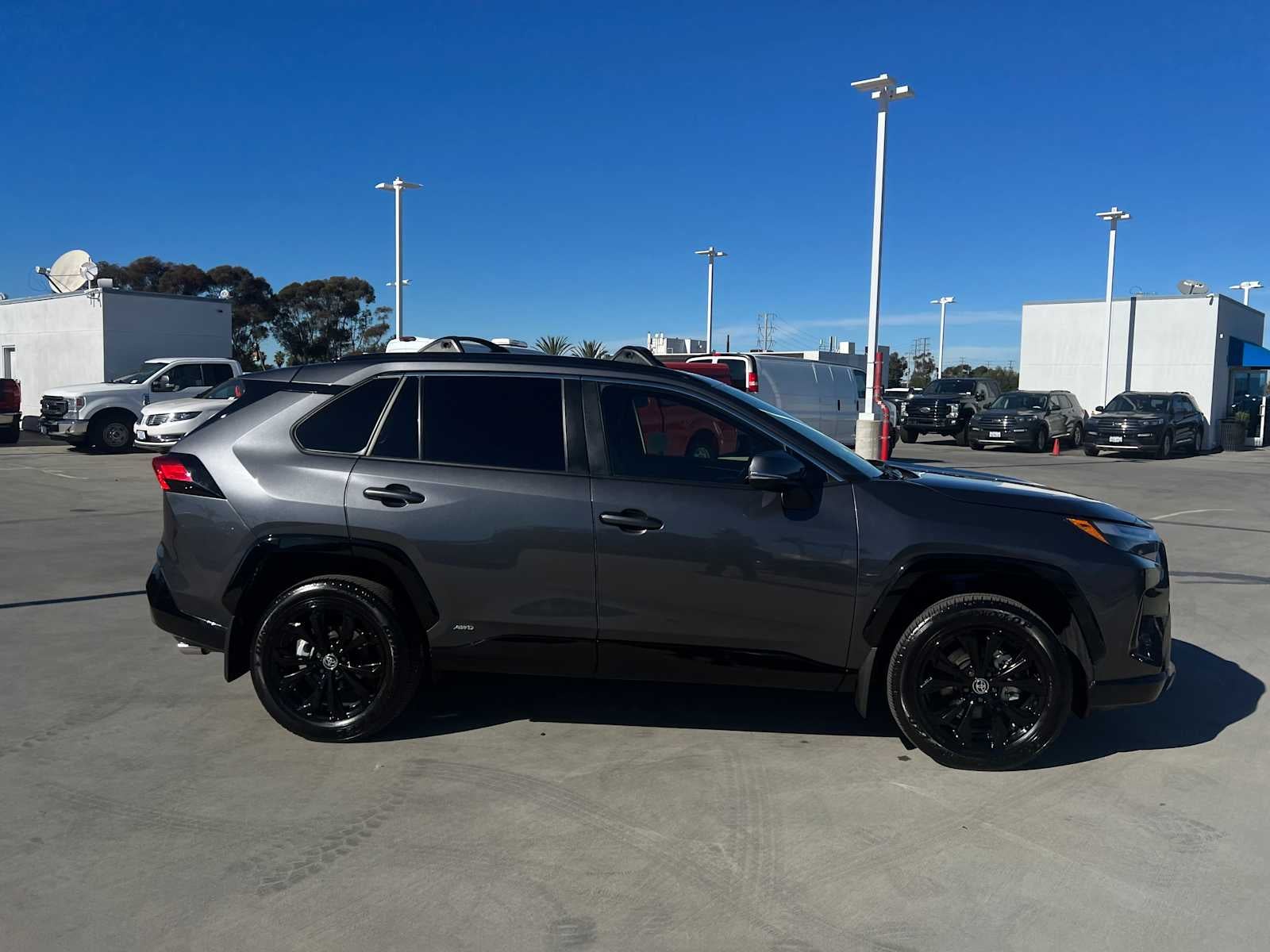 2025 Toyota RAV4 Hybrid SE