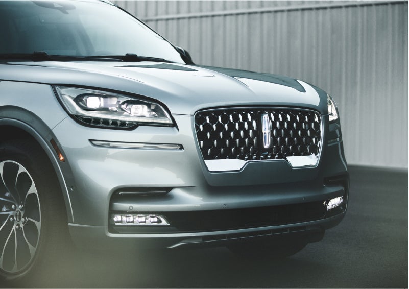 The available adaptive pixel LED headlamps of the 2023 Lincoln Aviator® SUV activated | South Bay Lincoln in Hawthorne CA