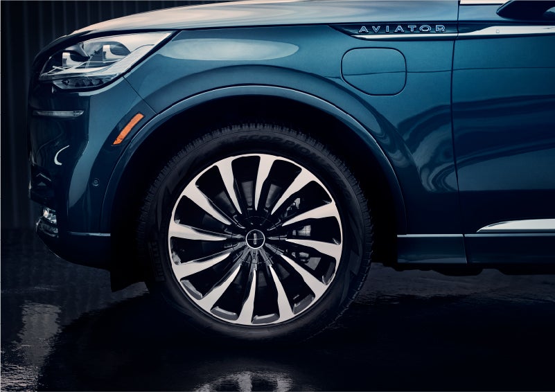 The 2023 Lincoln Aviator® Black Label Grand Touring model with unique 12-spoke wheel | South Bay Lincoln in Hawthorne CA