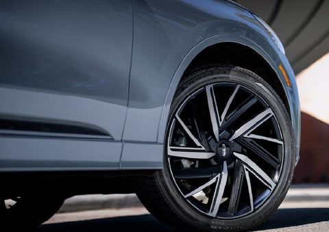 The wheel of the 2027 Lincoln Aviator® Black Label™ SUV is shown slightly angled out. | South Bay Lincoln in Hawthorne CA
