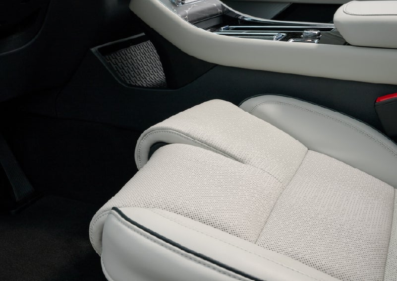 The front passenger Perfect Position seat is shown with the thigh extender adjusted.| South Bay Lincoln in Hawthorne CA
